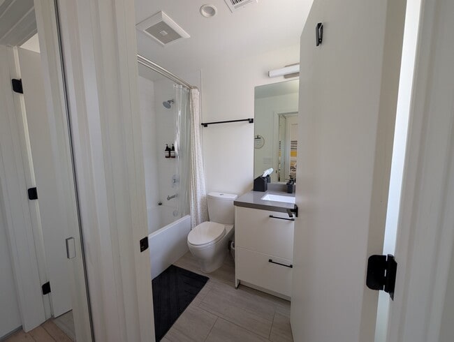 Building Photo - 800 Chestnut Ave