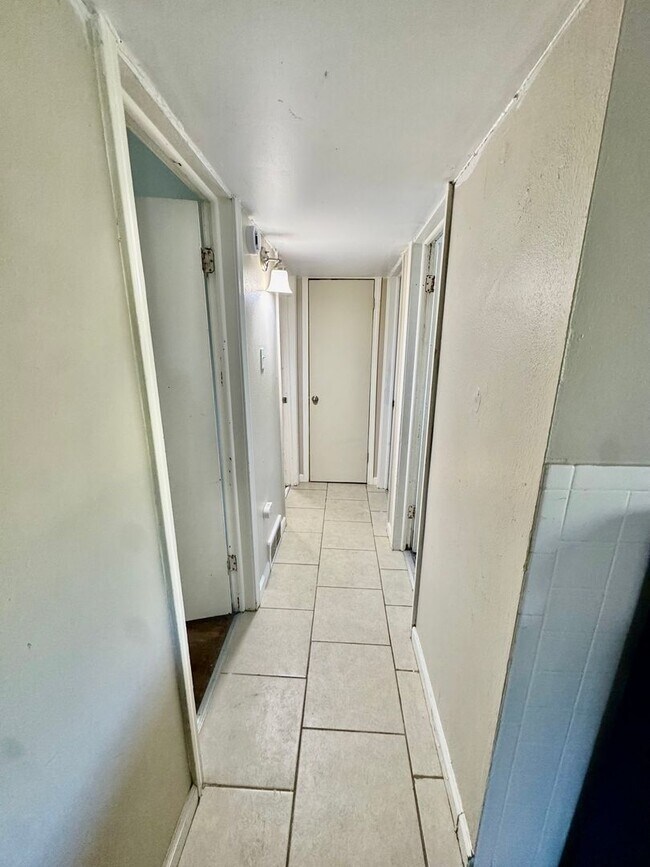 Building Photo - Charming 3-bedroom!