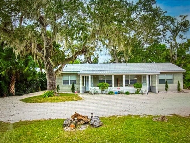 Building Photo - 2157 10th Ave