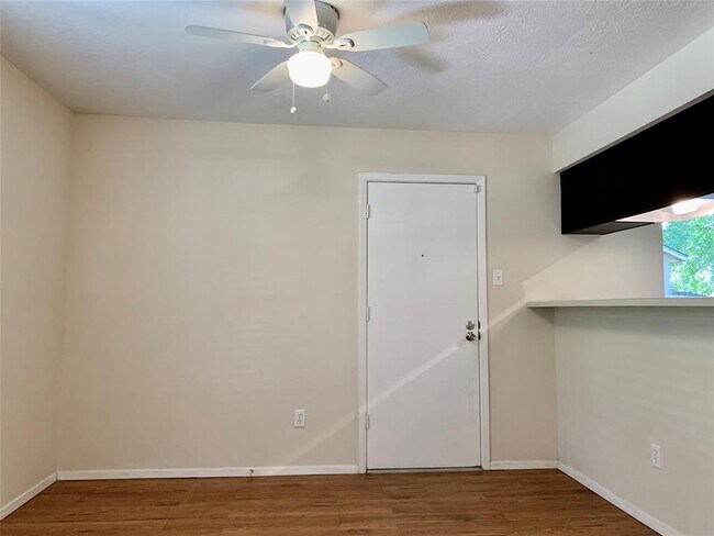 Building Photo - 22 N Wavy Oak Cir