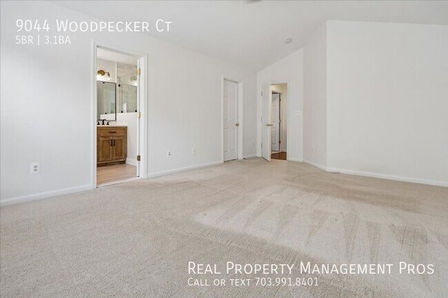 Building Photo - 9044 Woodpecker Ct