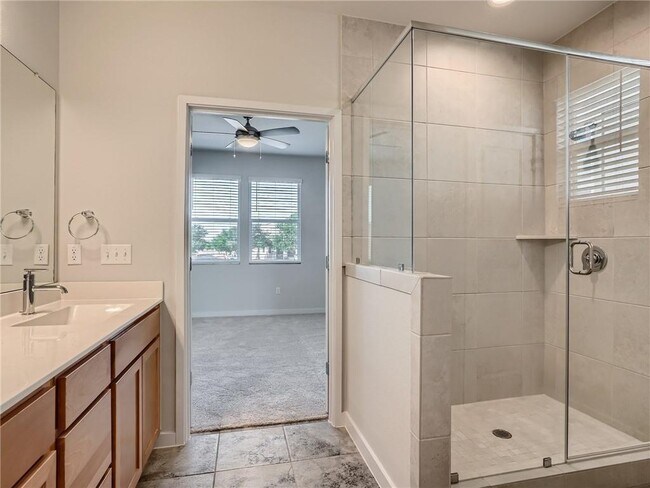 Building Photo - 1309 Showbox St