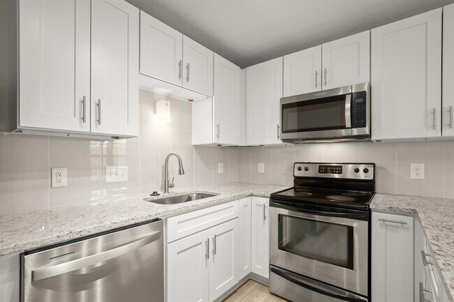 Building Photo - 1013 W 23rd St