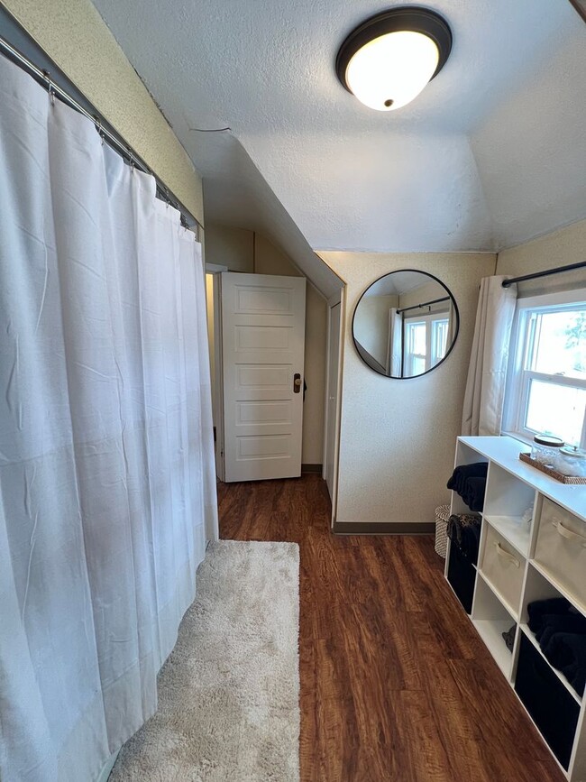 Building Photo - AVAILABLE AUGUST 1 - Spacious 3+ Bedroom Home