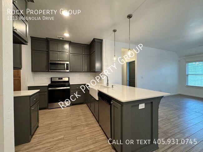 Building Photo - 1113 Magnolia Dr