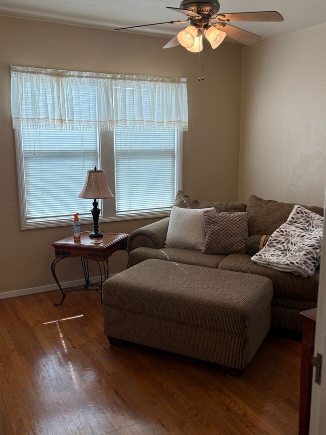 Building Photo - Charming 2 bedroom near downtown Modesto- Furnished option available