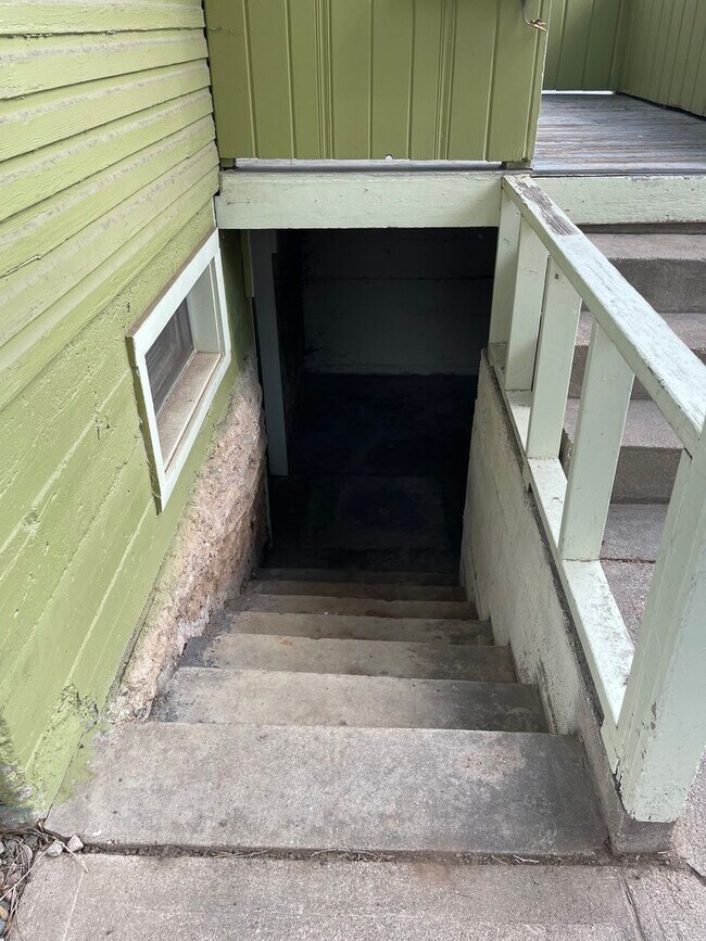 Building Photo - 4 Bed 2 Bath Old Town Fort Collins Home on Corner Lot