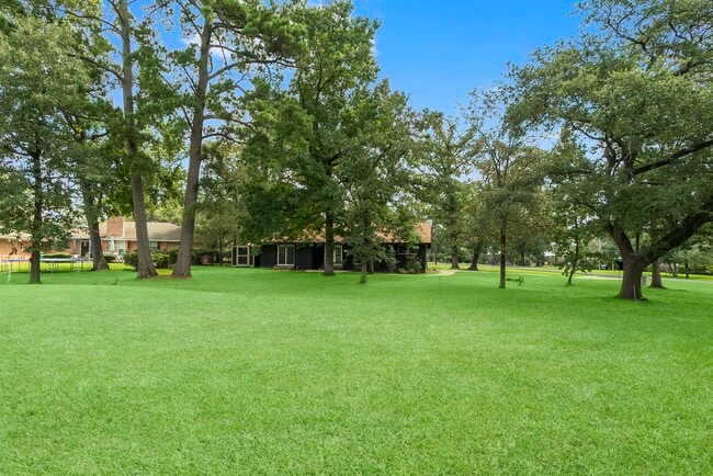 Building Photo - 62 Greenbriar Dr