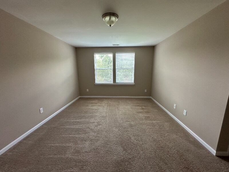Building Photo - 109 Grayfox Dr