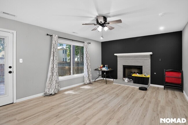 Building Photo - Spacious 4BR Condo in Newport News