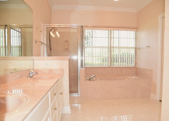 Building Photo - 218 Windward Cove N