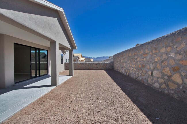 Building Photo - 729 C. Escondida