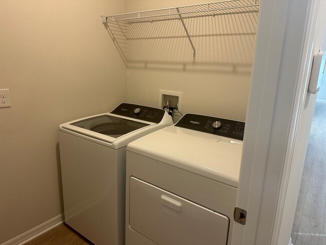 Building Photo - 8821 Clear Vw St