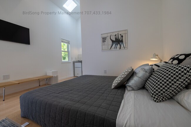 Building Photo - 13846 Village Ave