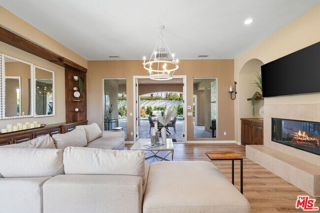 Building Photo - 4 Cartier Ct