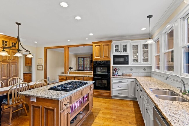 Building Photo - 1070 Riverwalk Point