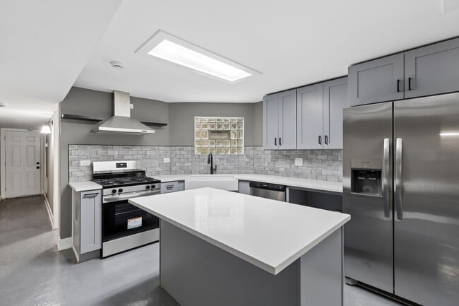 Building Photo - 8210 S Marshfield Ave