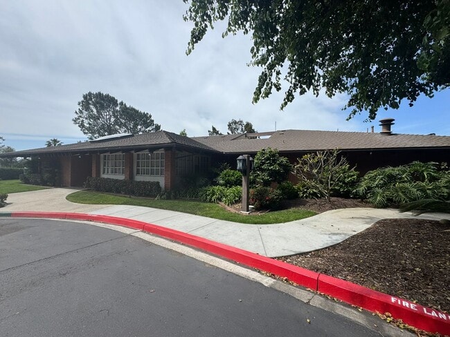 Building Photo - 3BD/2BA HOME w/ attached garage near USD/C...