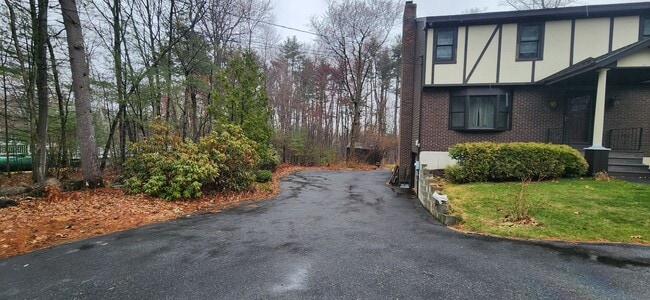 Building Photo - 62 Hovey Rd