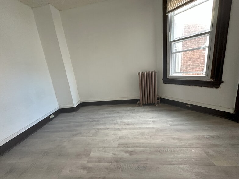 Building Photo - 39 S Farragut St