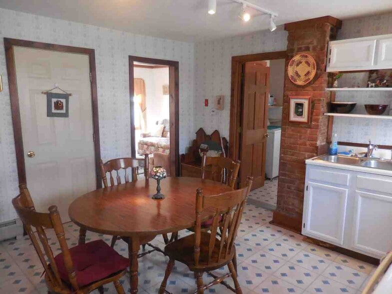 Primary Photo - 19 Water St