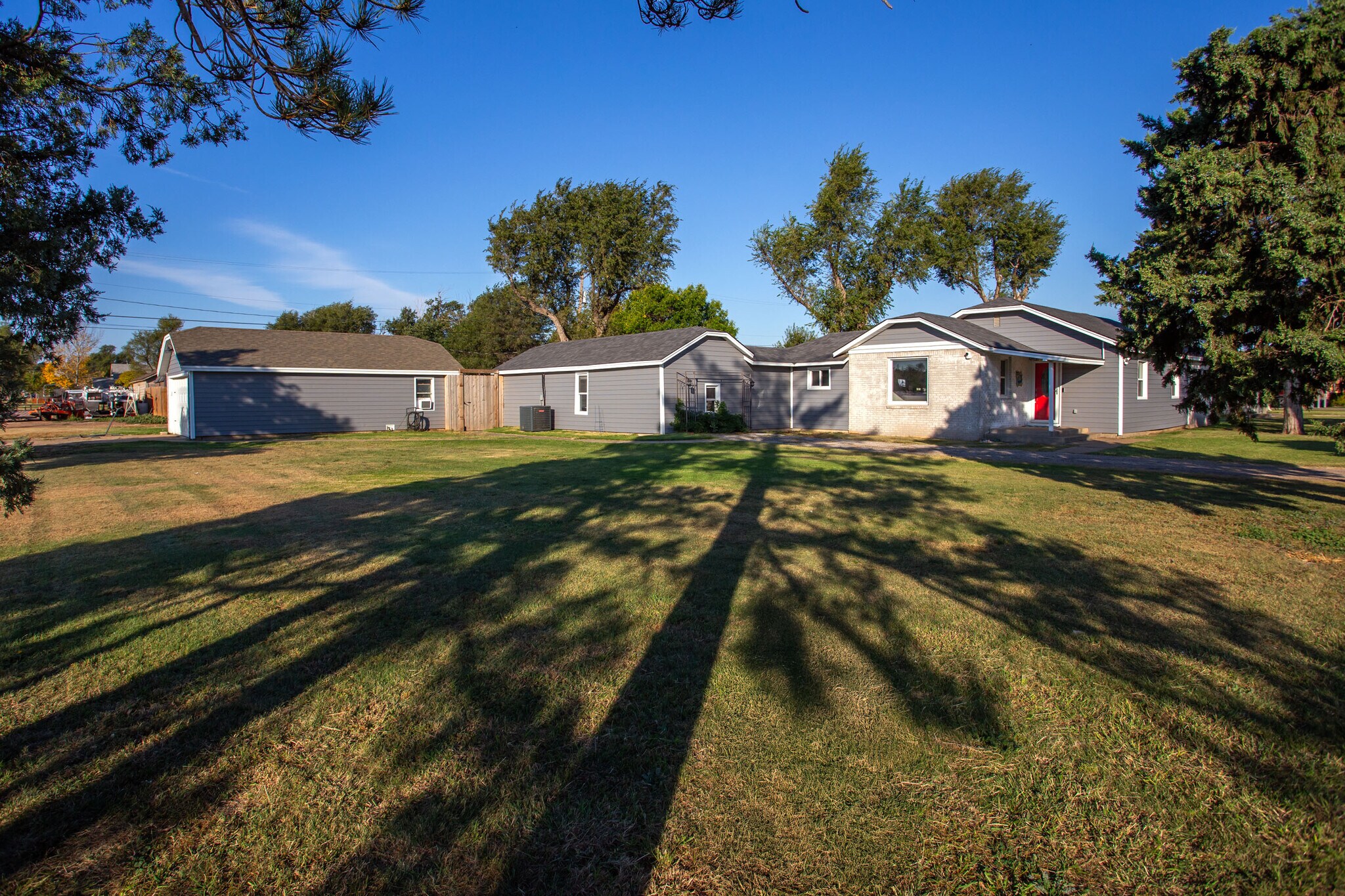 Building Photo - 1105 Main St