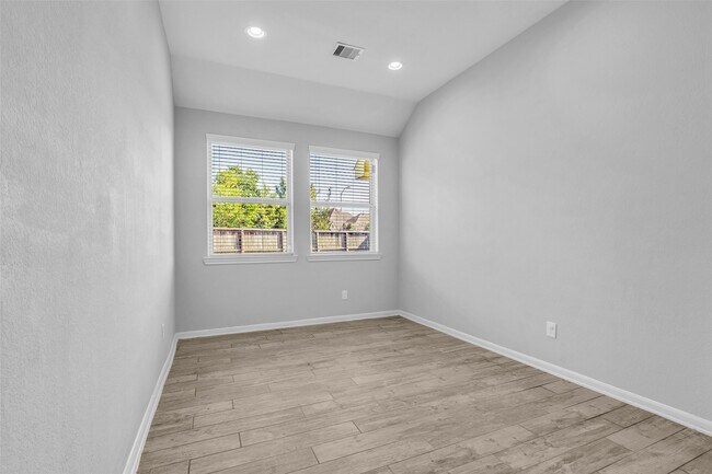 Building Photo - 16838 Ellicott Rock Dr