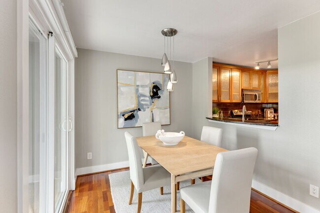 Building Photo - 8980 Redmond - Woodinville Rd NE