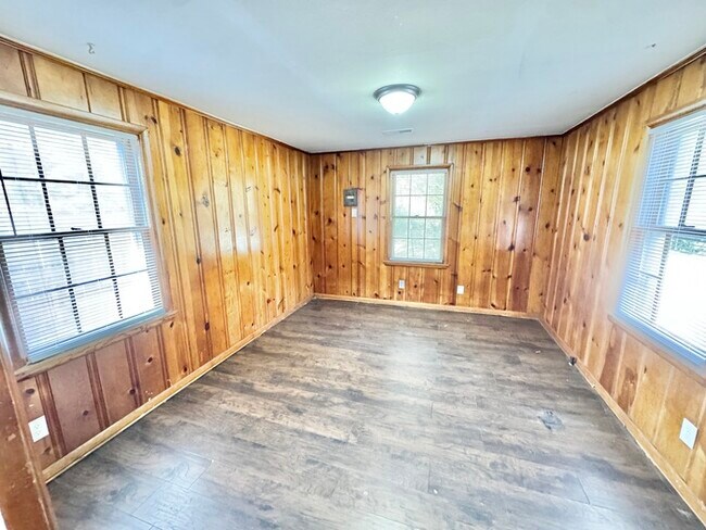 Building Photo - 2736 Dunn Ave