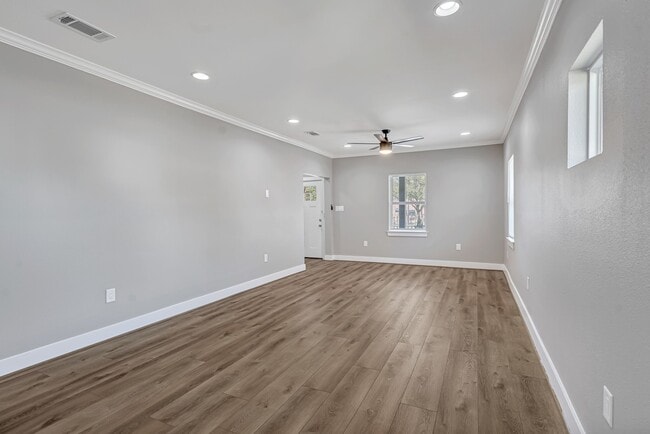 Building Photo - 430 N Hutcheson St