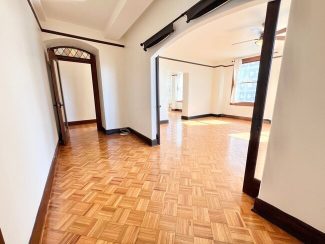 Building Photo - Ocean View Living in the Heart of Long Beach – 1 Bed / 1 Bath Corner Condo