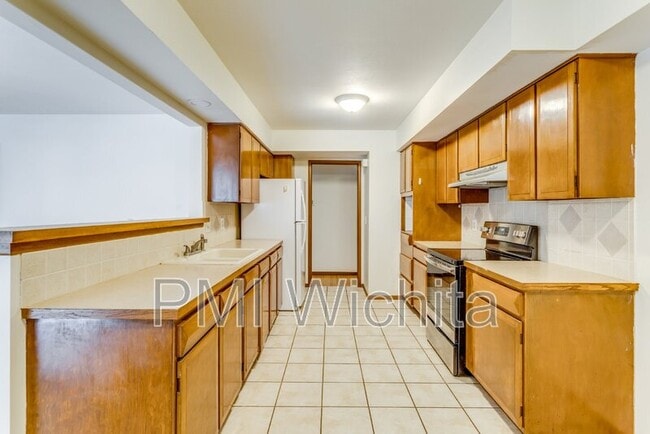 Building Photo - 9315 W 9th St N