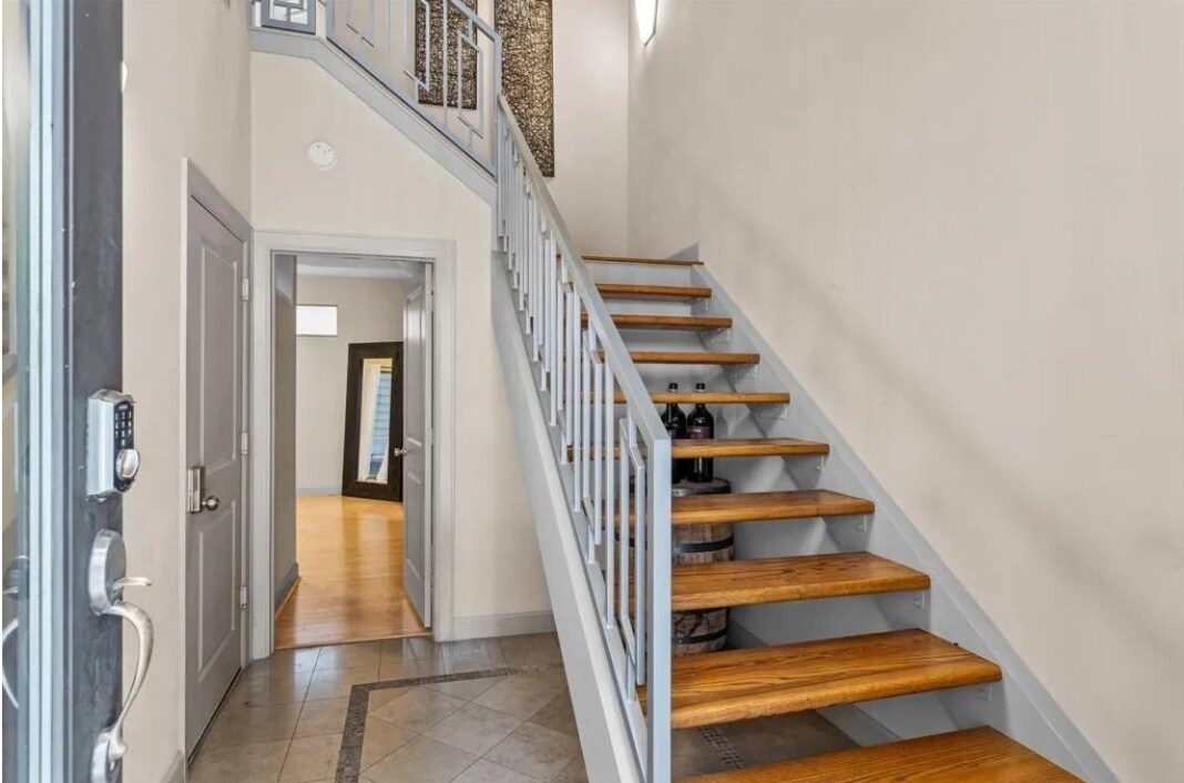 Building Photo - 5311 Lillian St