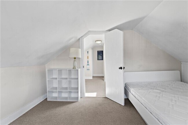 Building Photo - 16 Dean Ave