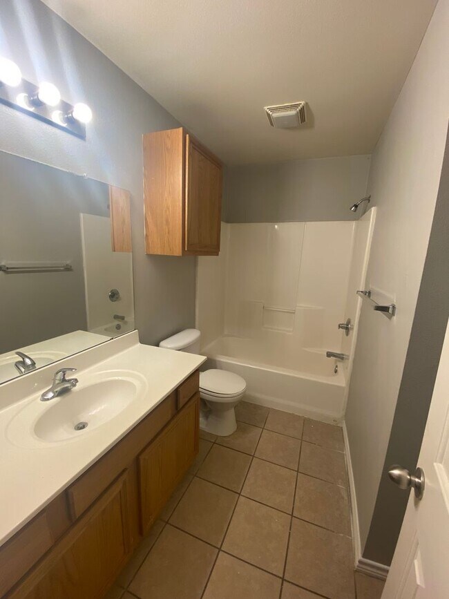 Building Photo - 5420 Kemper St