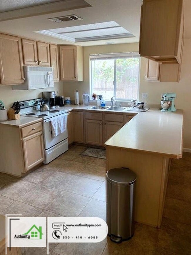 Building Photo - 3032 Stonecrest Pl