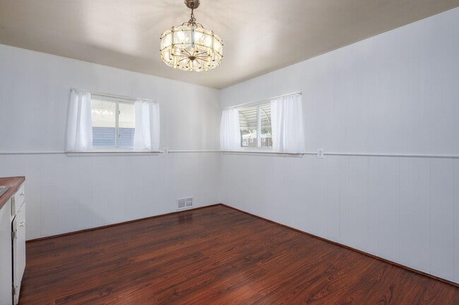 Building Photo - 164 Westway St