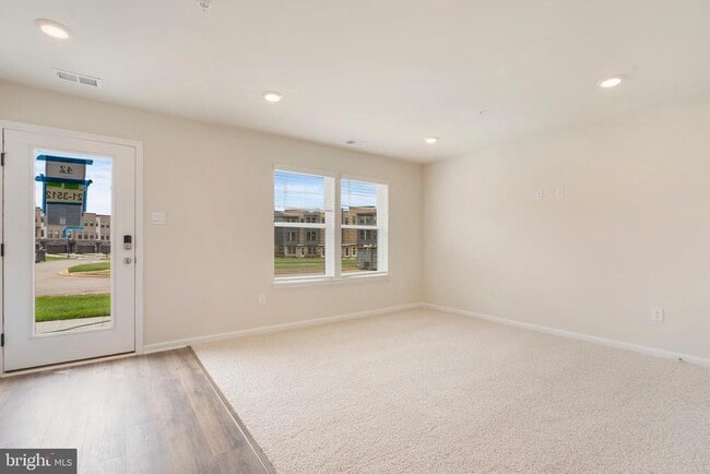 Building Photo - 572 Union St