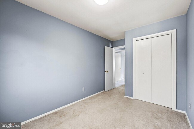 Building Photo - 6201 Lone Oak Dr