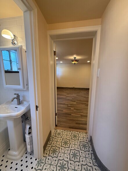 Building Photo - 452 S 800 E