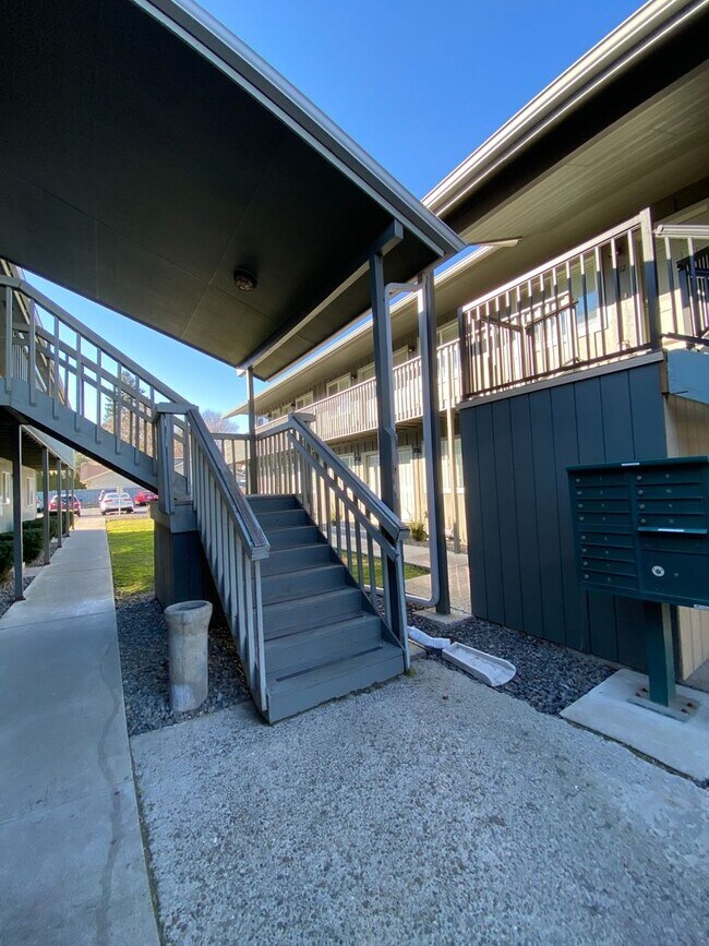 Building Photo - Open Layouts and Modern Finishes Await! From Stainless Steel Style To LVP Floors You'll Love!