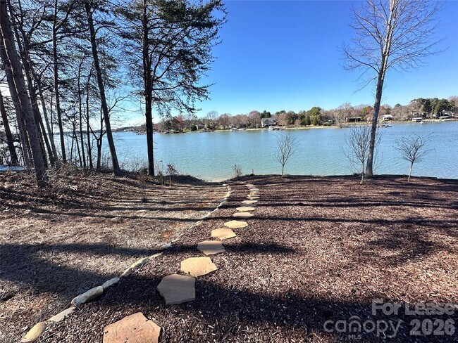 Building Photo - 163 Beacon Dr