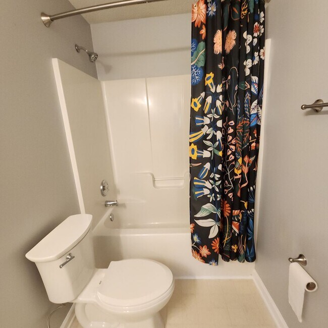 Building Photo - Inviting 2 Story House for Rent in Kerners...