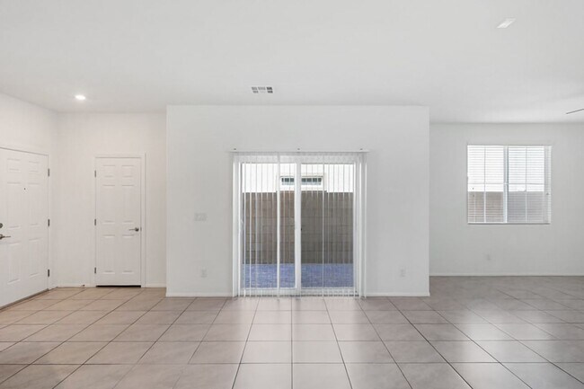 Building Photo - 10589 Sariah Skye Ave