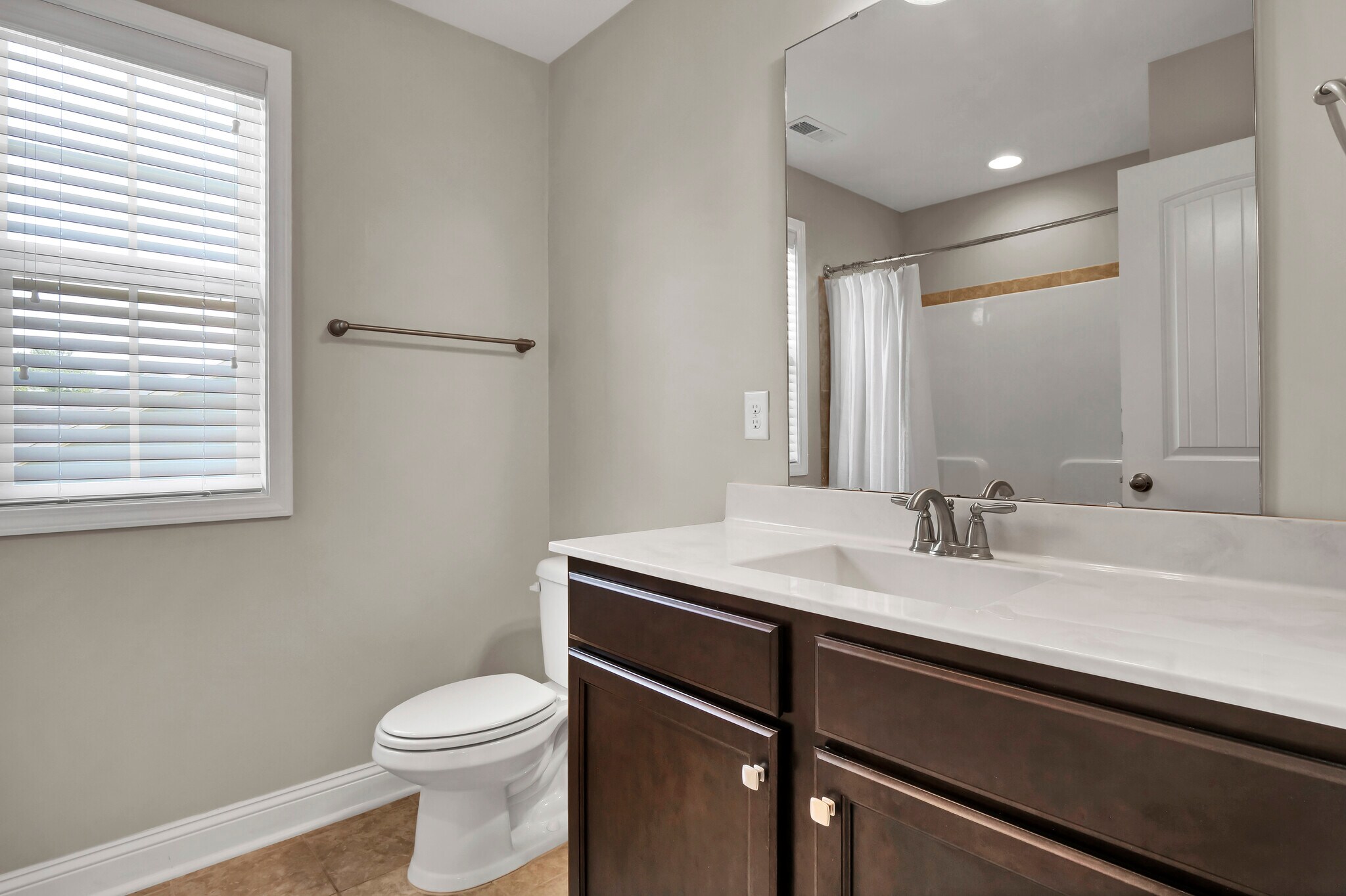 Building Photo - 315 Red Cedar Dr