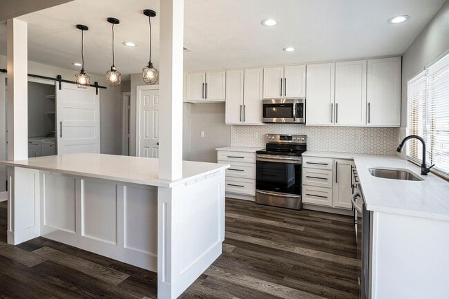 Building Photo - 3-2-2 Beauty Grand Prairie