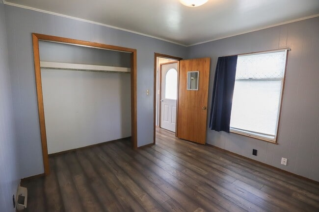 Building Photo - 2 Bed 1 Bath