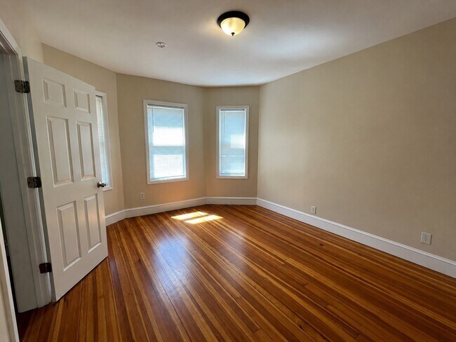 Building Photo - 12 Crowell St