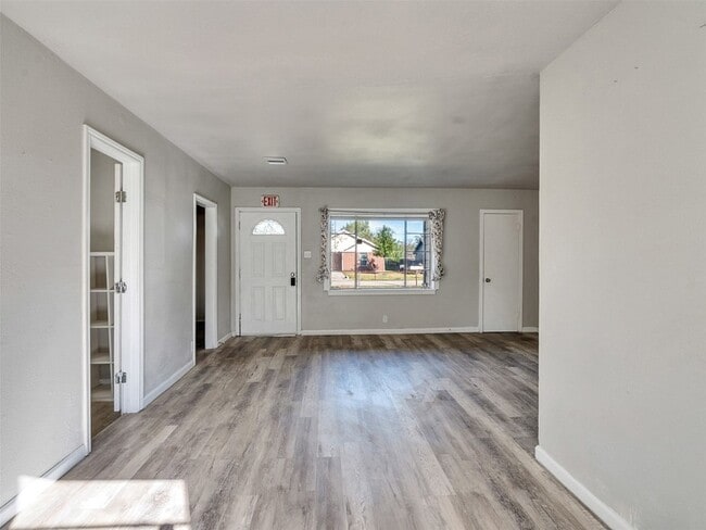 Building Photo - 7622 S Hall St