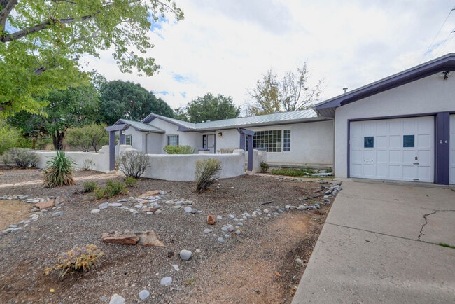 Building Photo - 3334 Linda Vista Ave SE